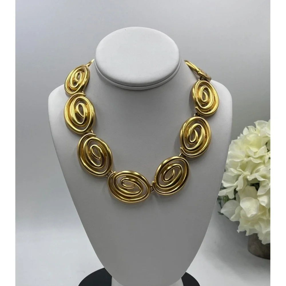 Vintage Modernist‎ Matte Gold Tone Satin Finish Swirl Link Toggle Necklace